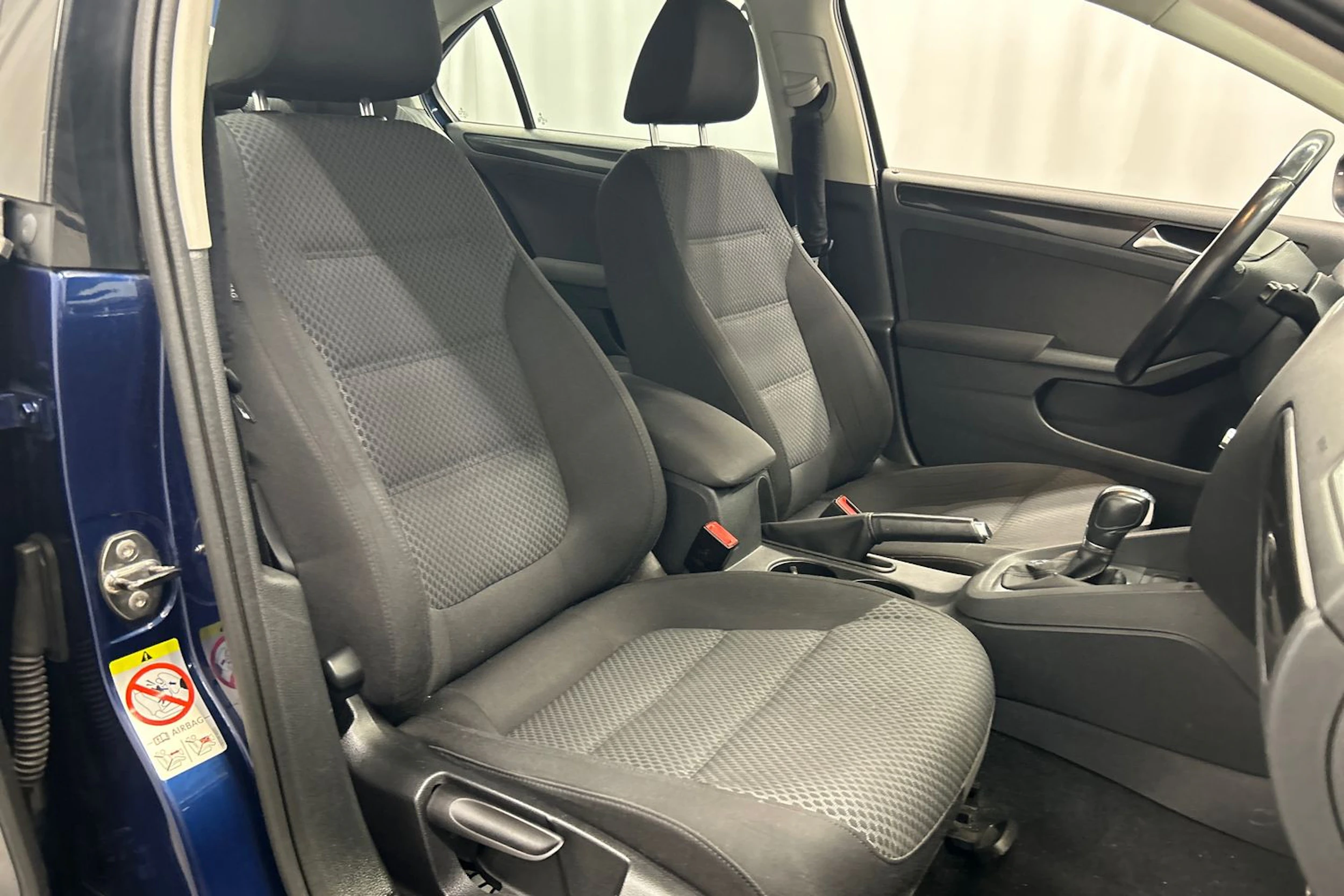 harmaa Volkswagen Jetta 2011 kuva 15.