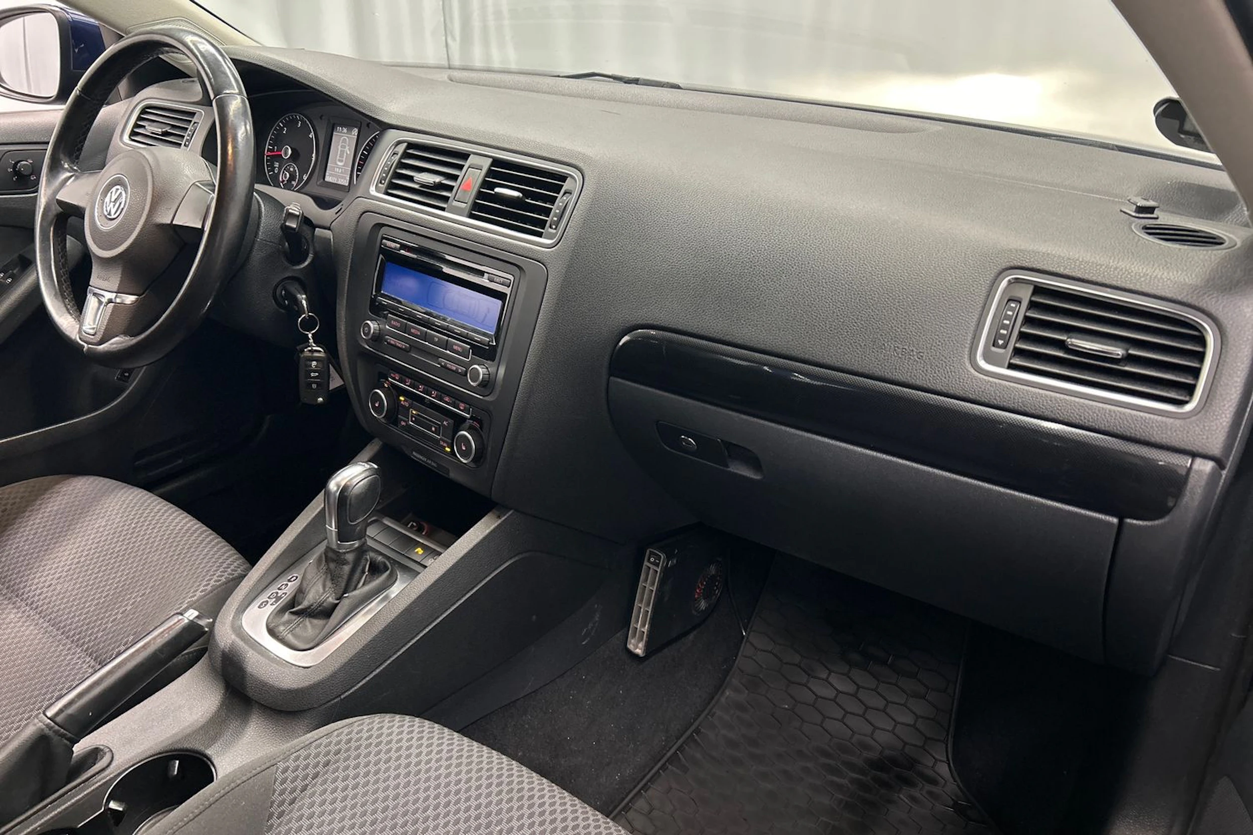 harmaa Volkswagen Jetta 2011 kuva 16.