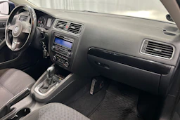 harmaa Volkswagen Jetta 2011 kuva 16.