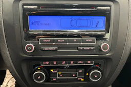 harmaa Volkswagen Jetta 2011 kuva 22.