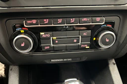 harmaa Volkswagen Jetta 2011 kuva 23.