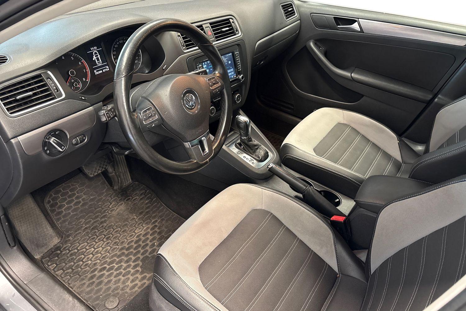 Volkswagen Jetta 2012, kuva 3/3