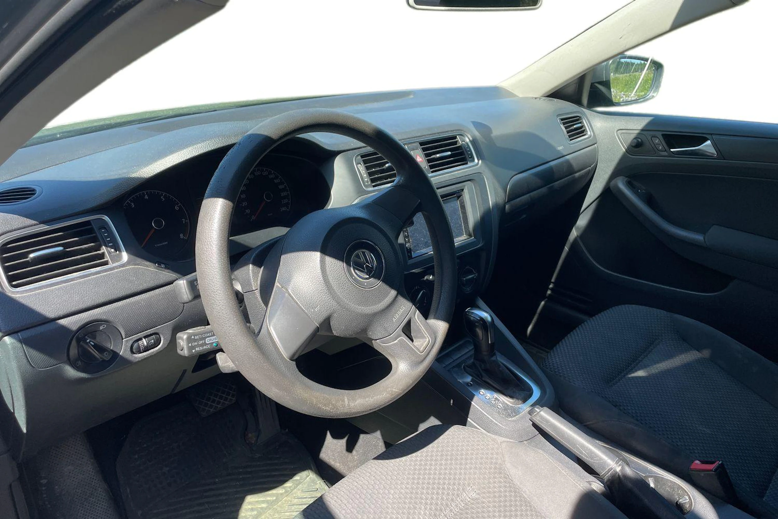 harmaa Volkswagen Jetta 2012 kuva 3.