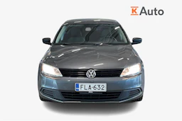 harmaa Volkswagen Jetta 2012 kuva 4.