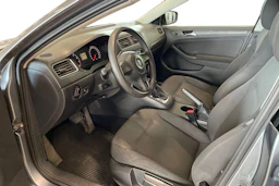 harmaa Volkswagen Jetta 2012 kuva 6.