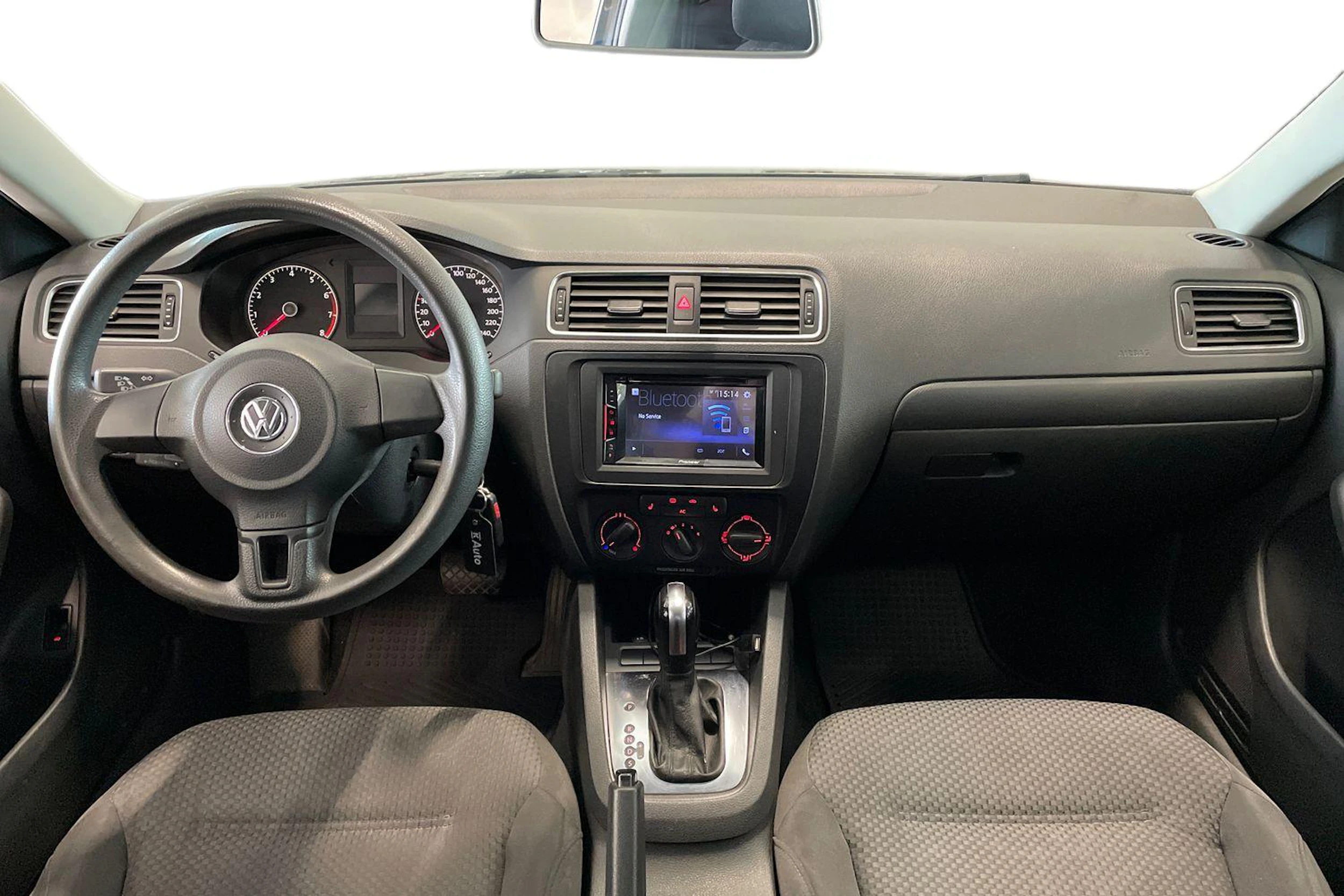 harmaa Volkswagen Jetta 2012 kuva 7.