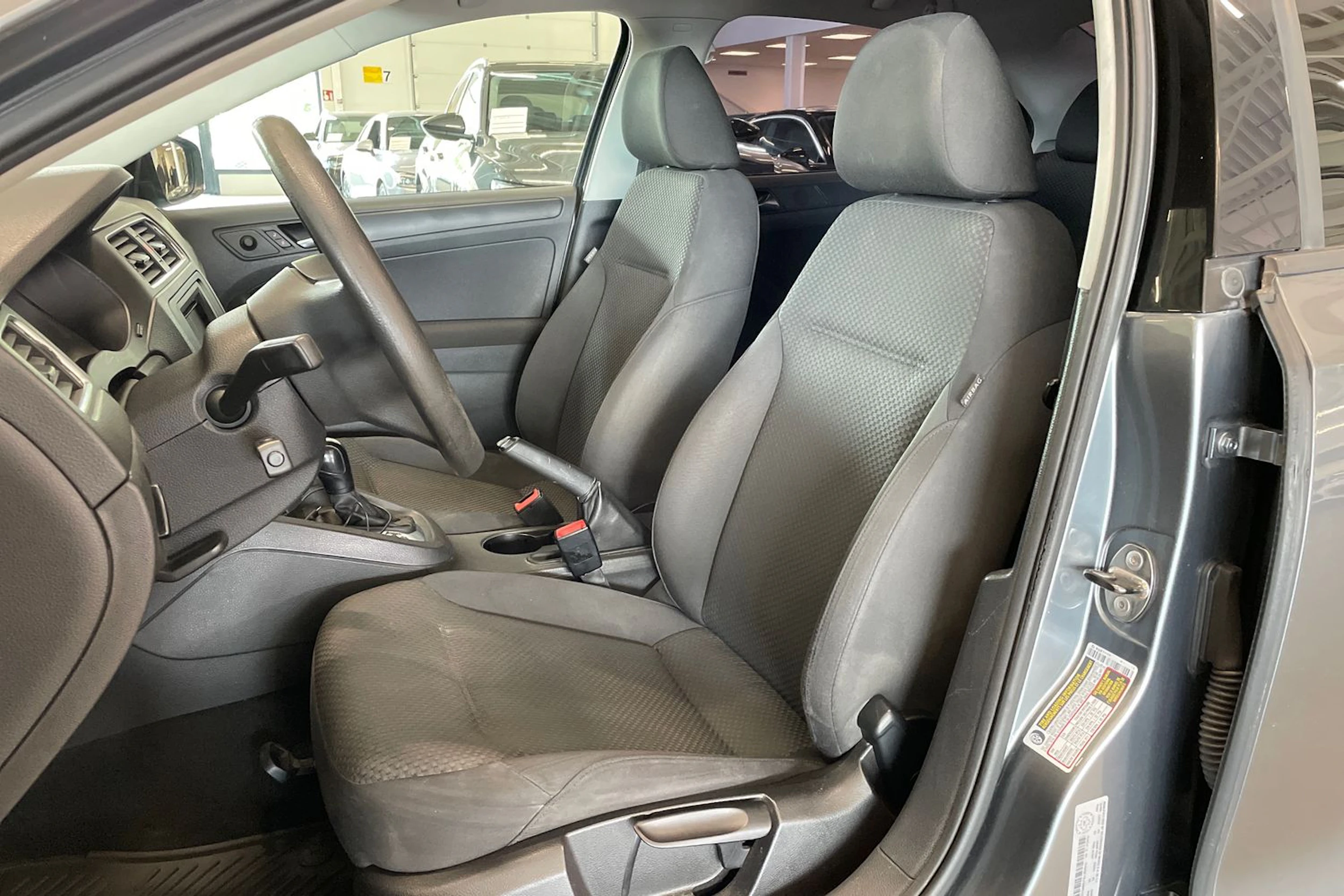 harmaa Volkswagen Jetta 2012 kuva 11.
