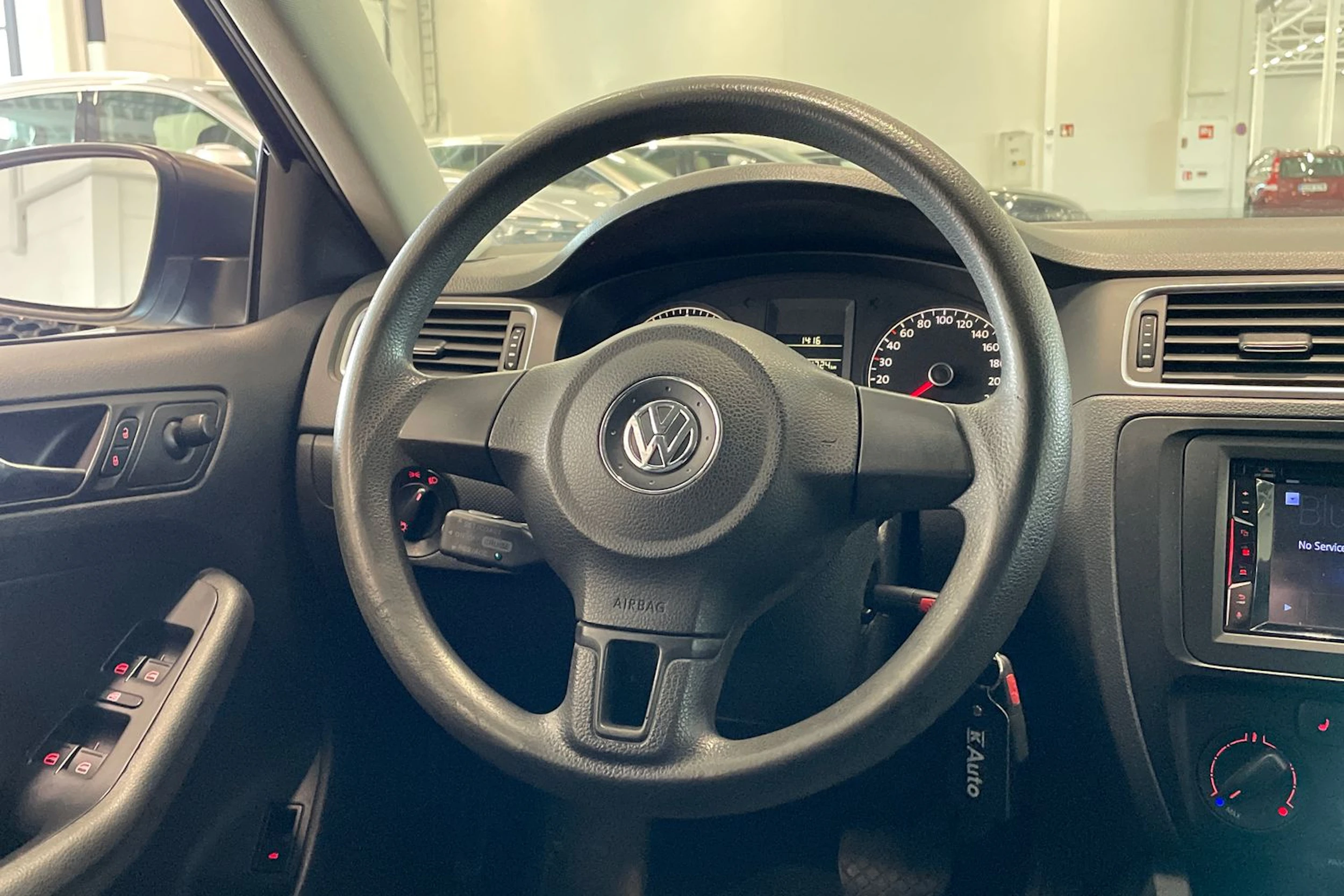 harmaa Volkswagen Jetta 2012 kuva 12.