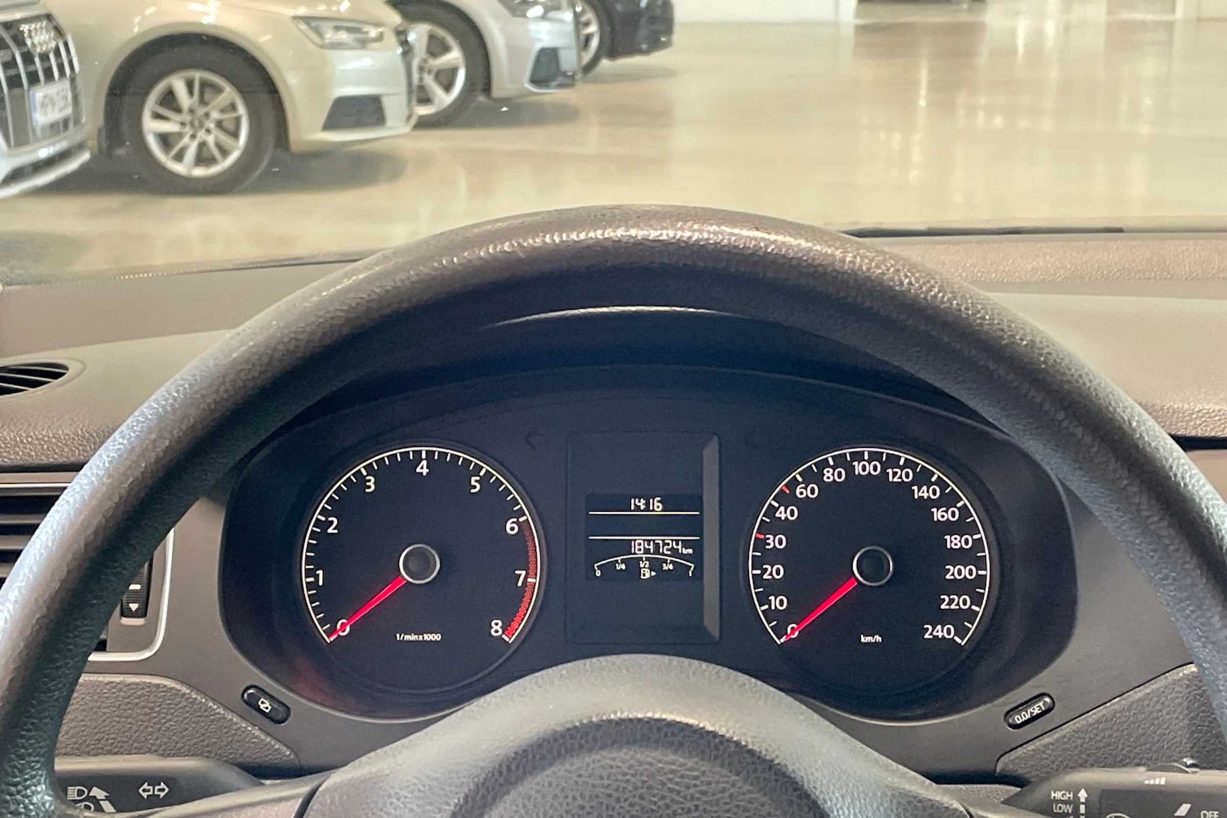 harmaa Volkswagen Jetta 2012 kuva 13.