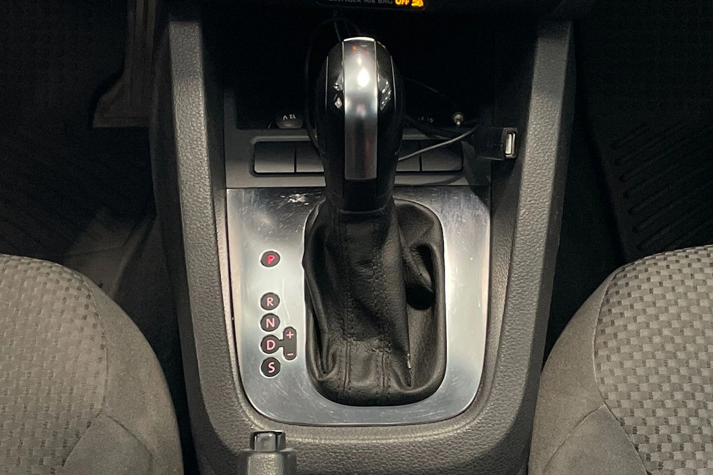 harmaa Volkswagen Jetta 2012 kuva 17.