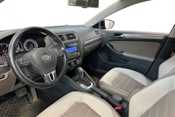sininen Volkswagen Jetta 2012 kuva 3.