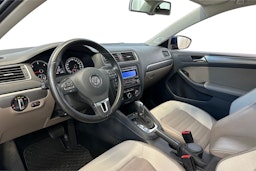 sininen Volkswagen Jetta 2012 kuva 7.