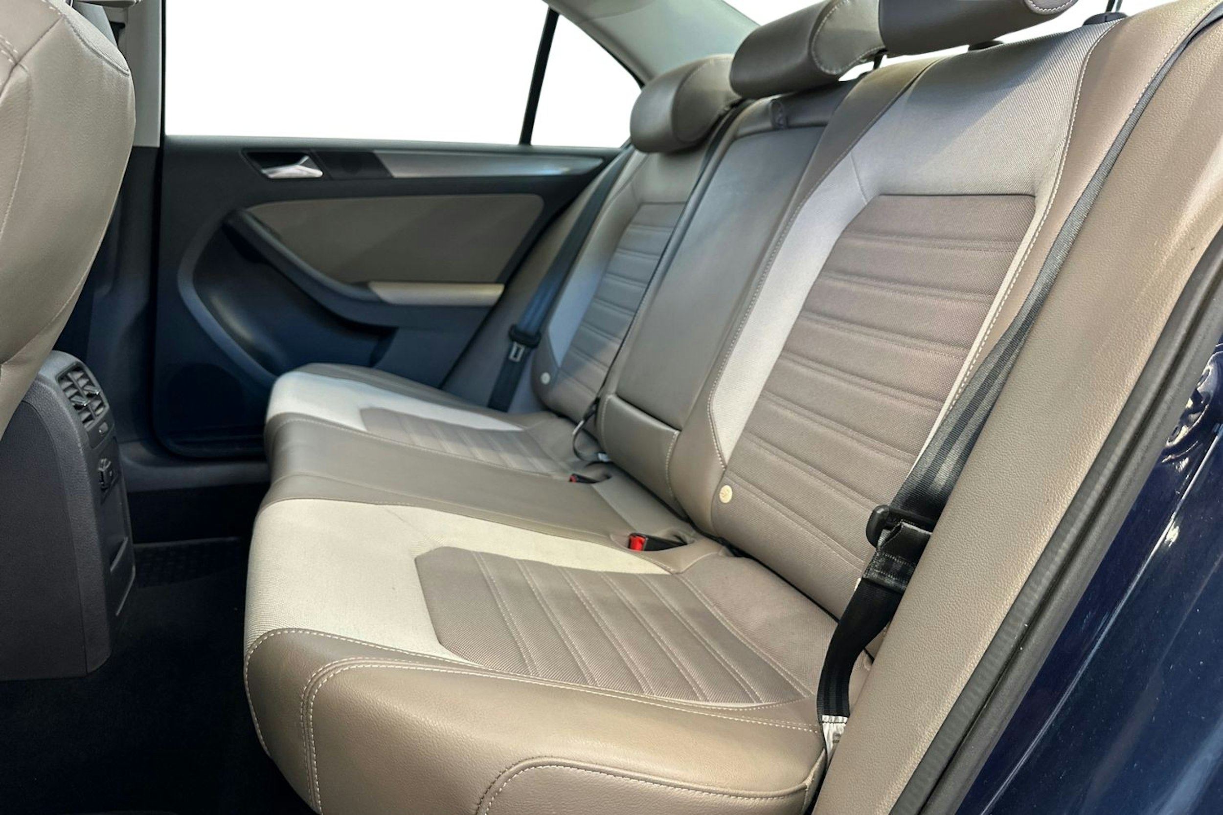 sininen Volkswagen Jetta 2012 kuva 10.