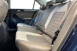 sininen Volkswagen Jetta 2012 kuva 10.