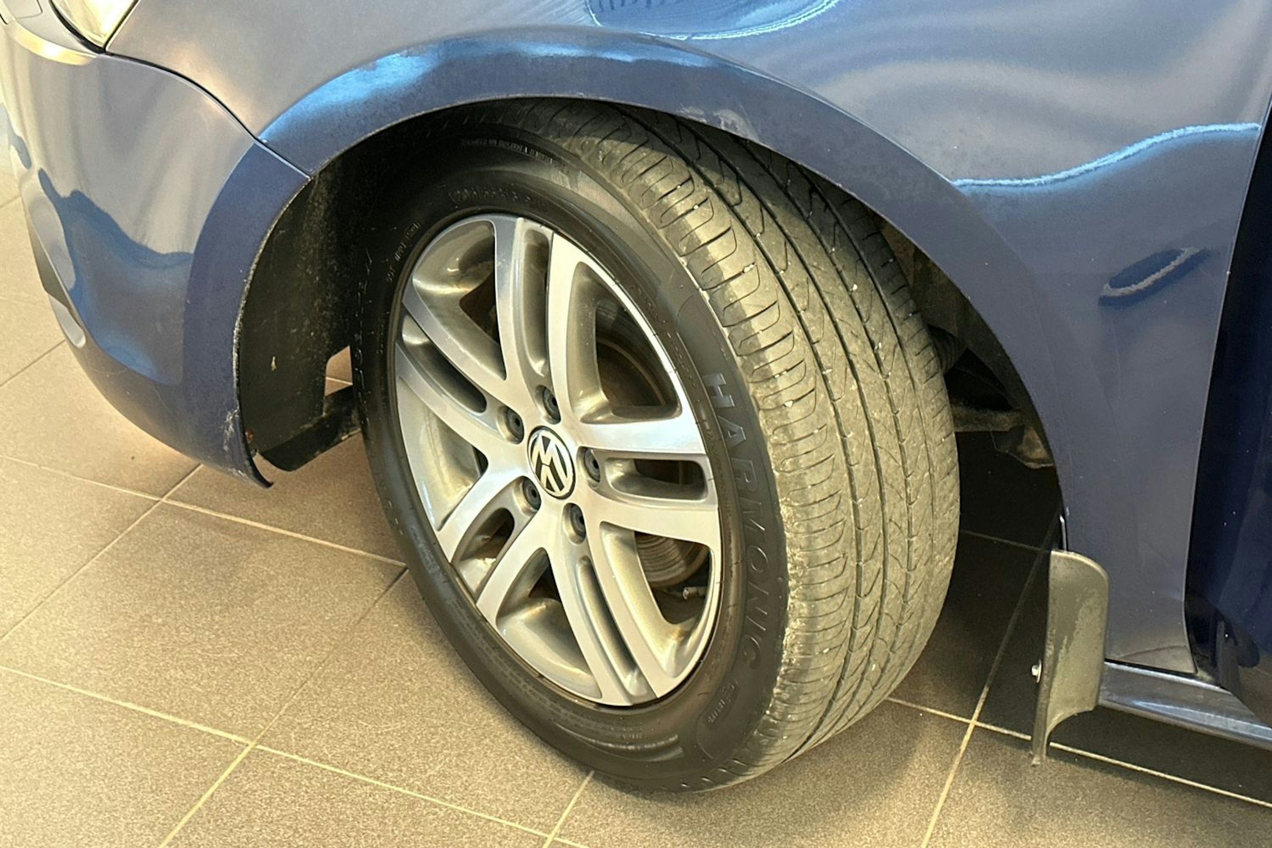 sininen Volkswagen Jetta 2012 kuva 13.