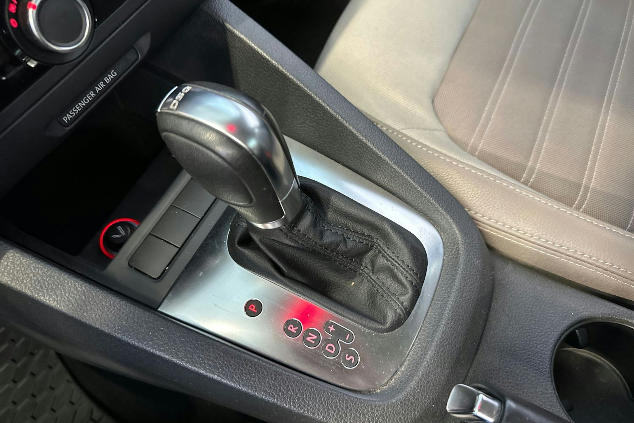 sininen Volkswagen Jetta 2012 kuva 22.
