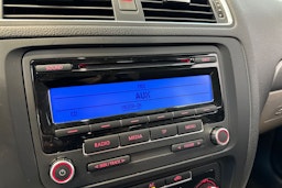 sininen Volkswagen Jetta 2012 kuva 23.