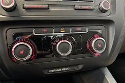 sininen Volkswagen Jetta 2012 kuva 25.