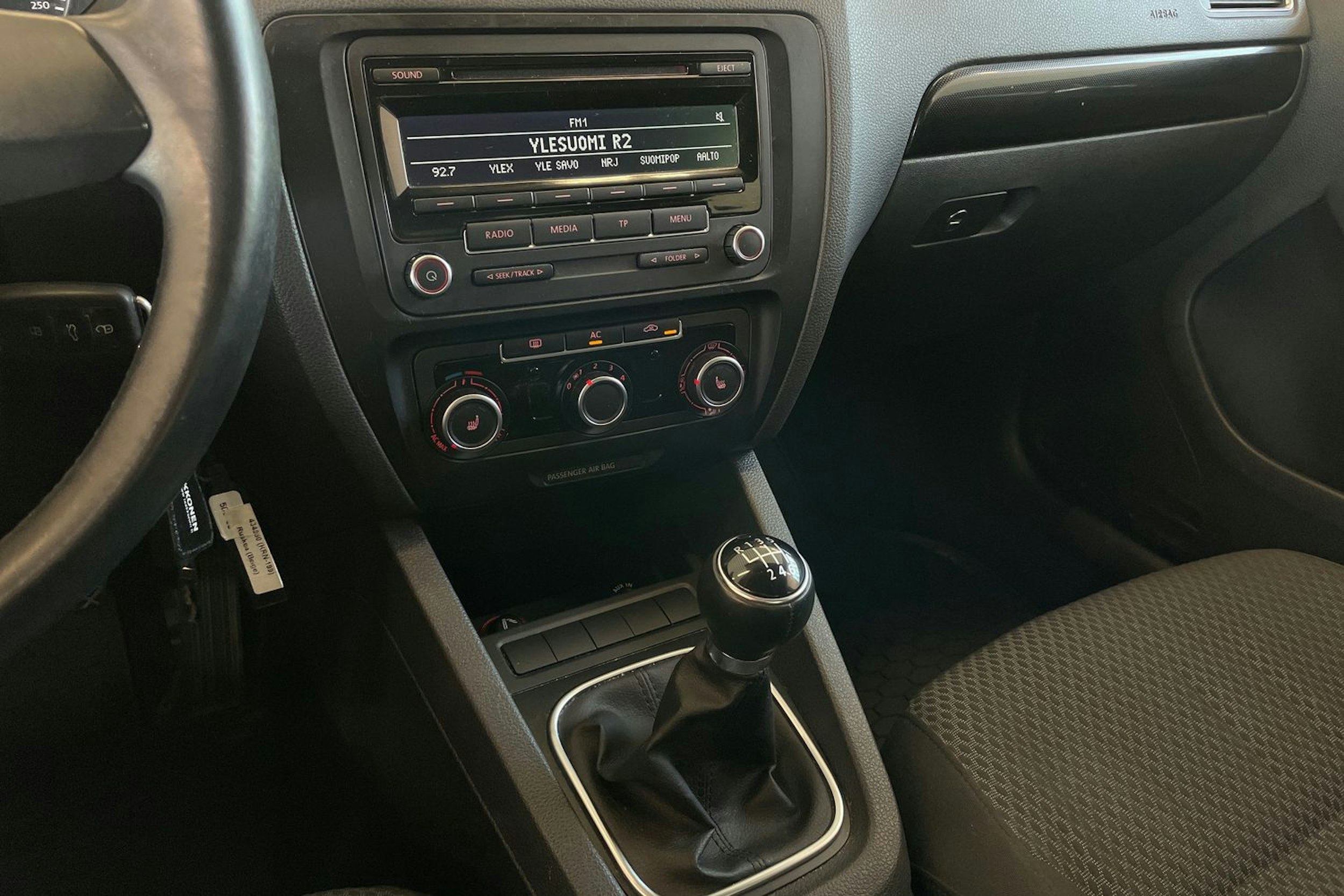 Ruskea (beige) Volkswagen JETTA 2012 kuva 20.