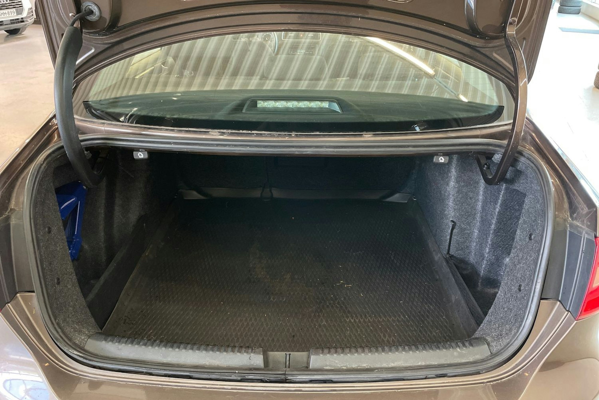 Ruskea (beige) Volkswagen JETTA 2012 kuva 22.