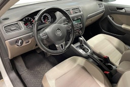 valkoinen Volkswagen Jetta 2012 kuva 6.