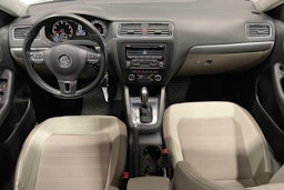 valkoinen Volkswagen Jetta 2012 kuva 7.
