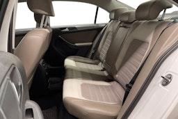 valkoinen Volkswagen Jetta 2012 kuva 8.