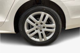 valkoinen Volkswagen Jetta 2012 kuva 9.