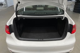 valkoinen Volkswagen Jetta 2012 kuva 12.