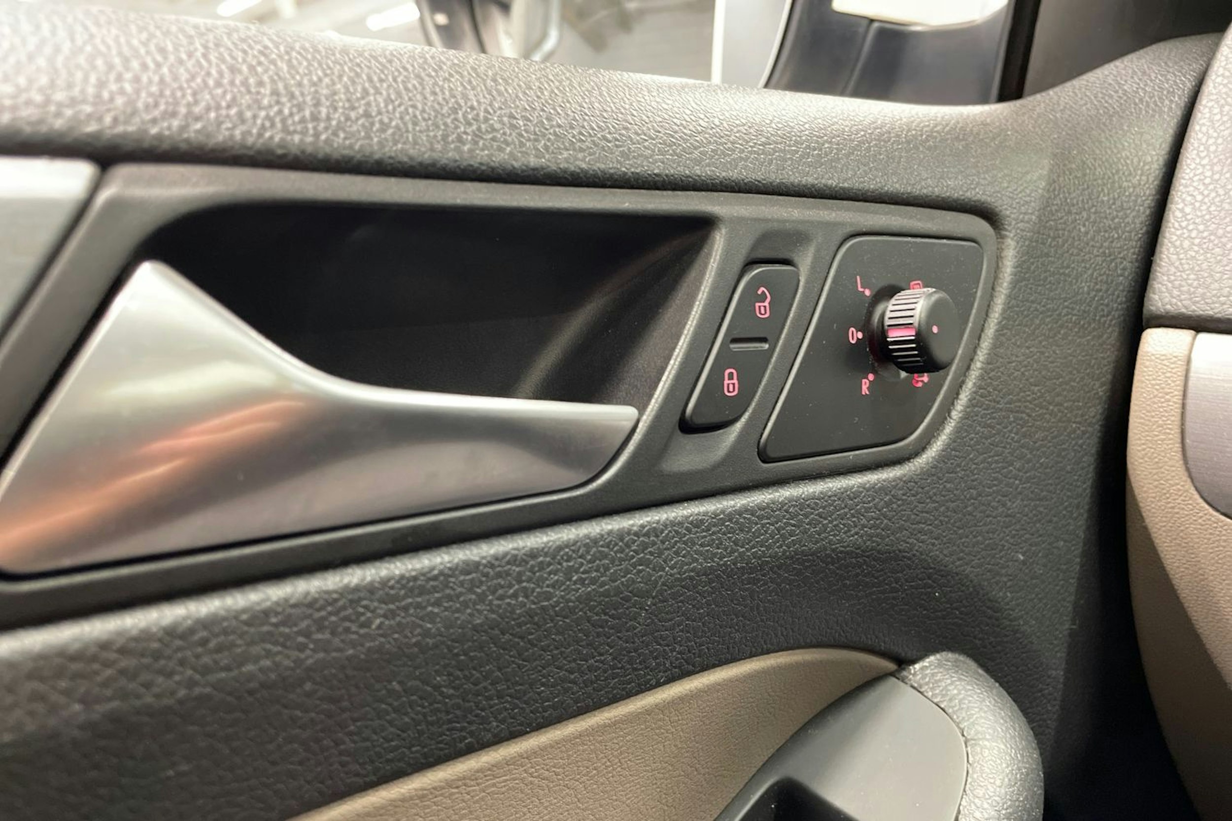 valkoinen Volkswagen Jetta 2012 kuva 20.