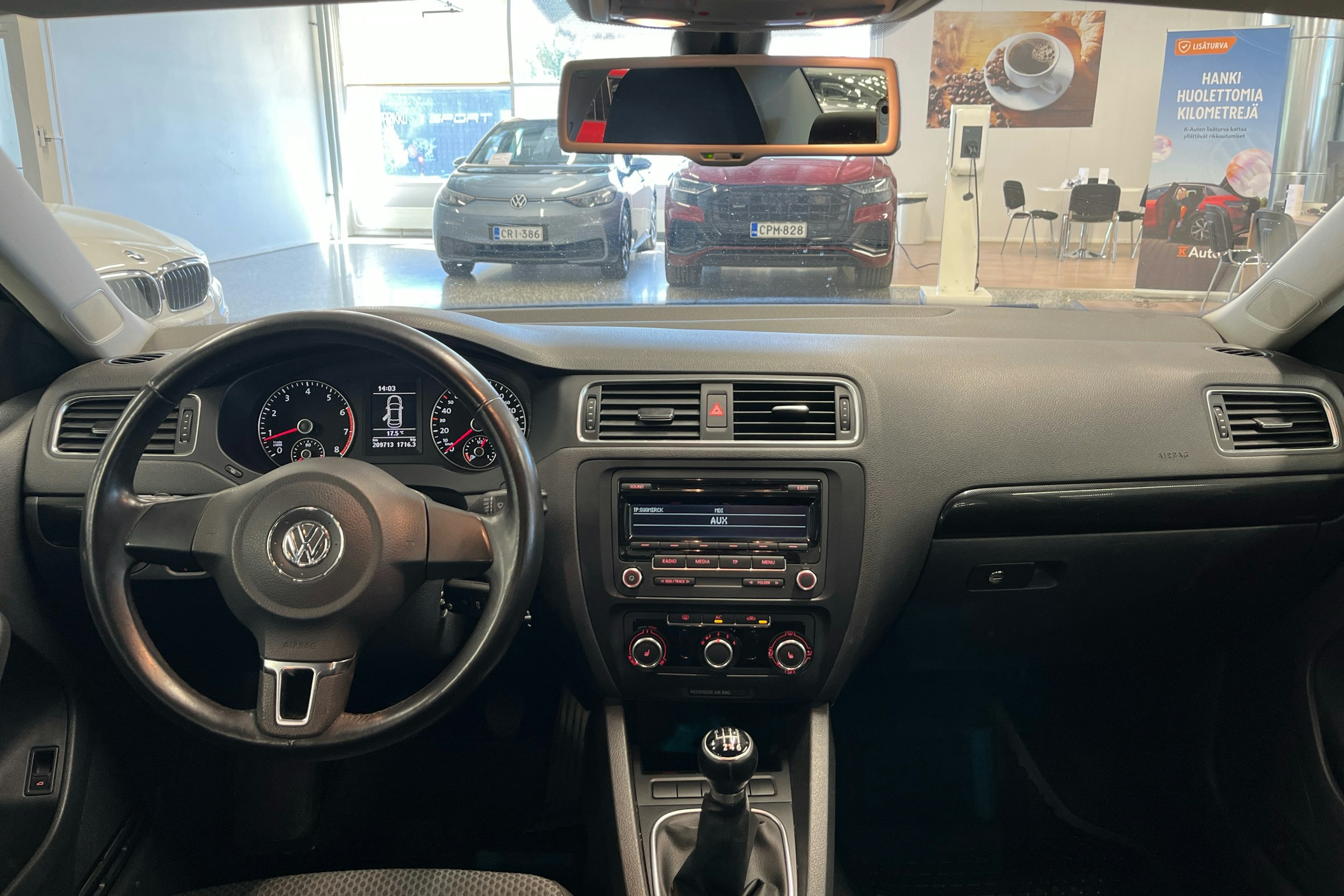 sininen Volkswagen Jetta 2012 kuva 7.