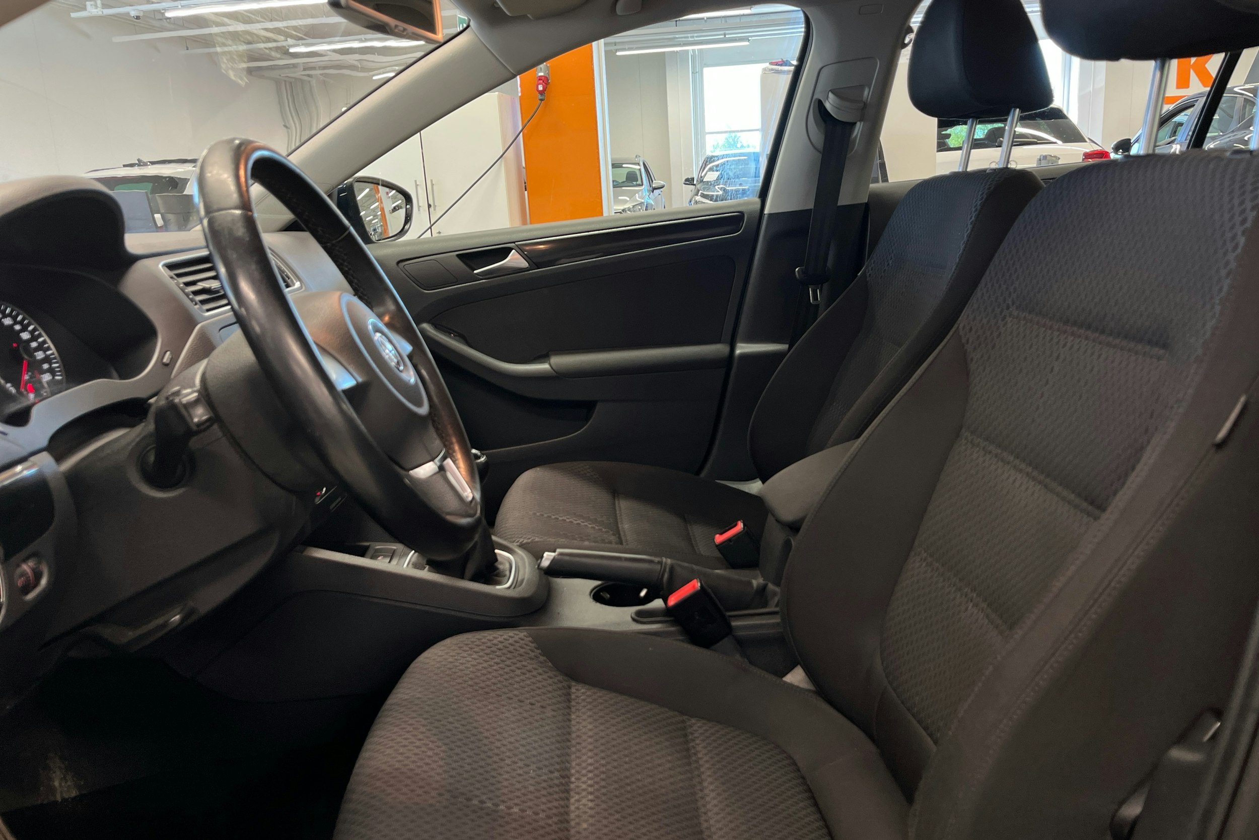 sininen Volkswagen Jetta 2012 kuva 8.