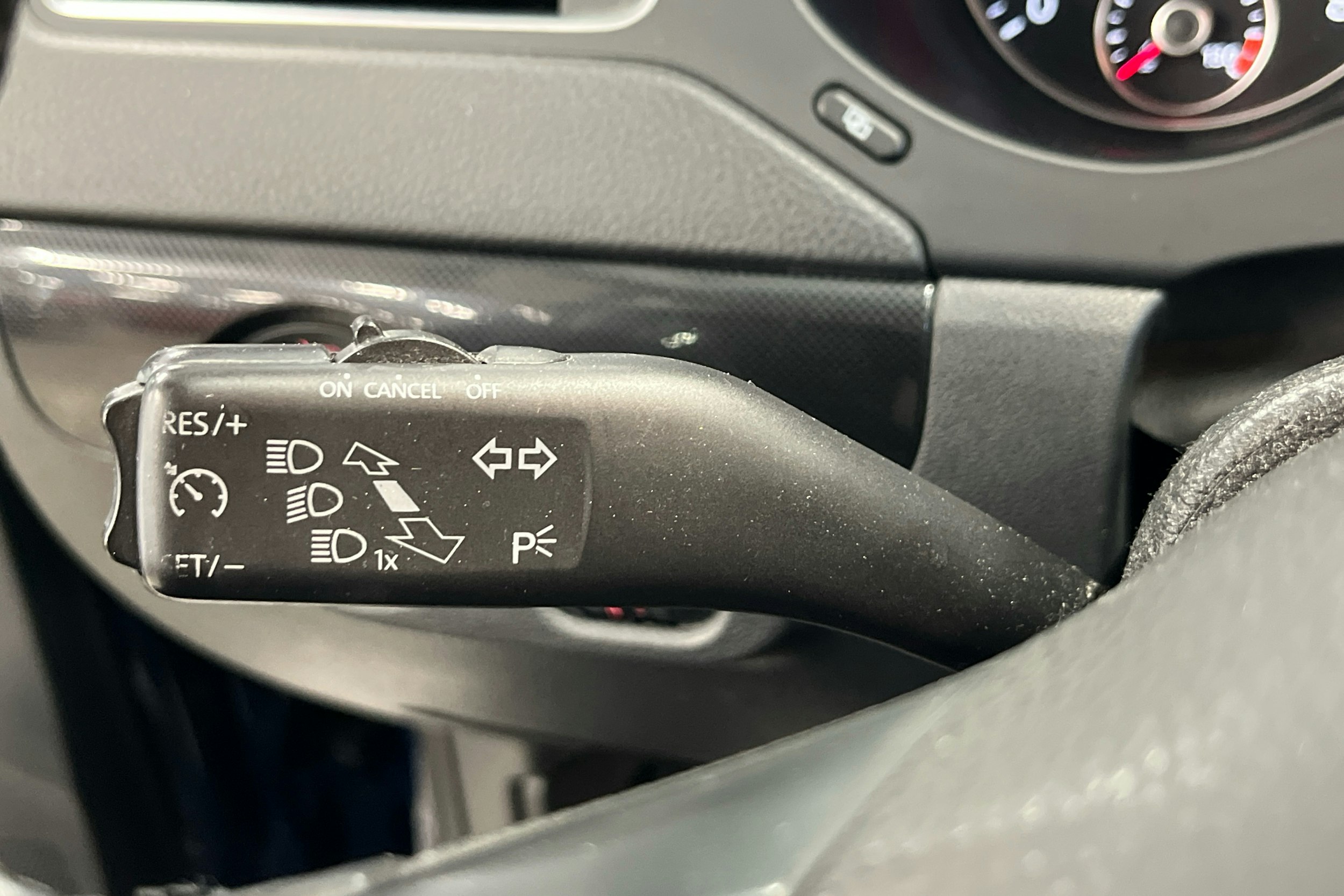 sininen Volkswagen Jetta 2012 kuva 11.