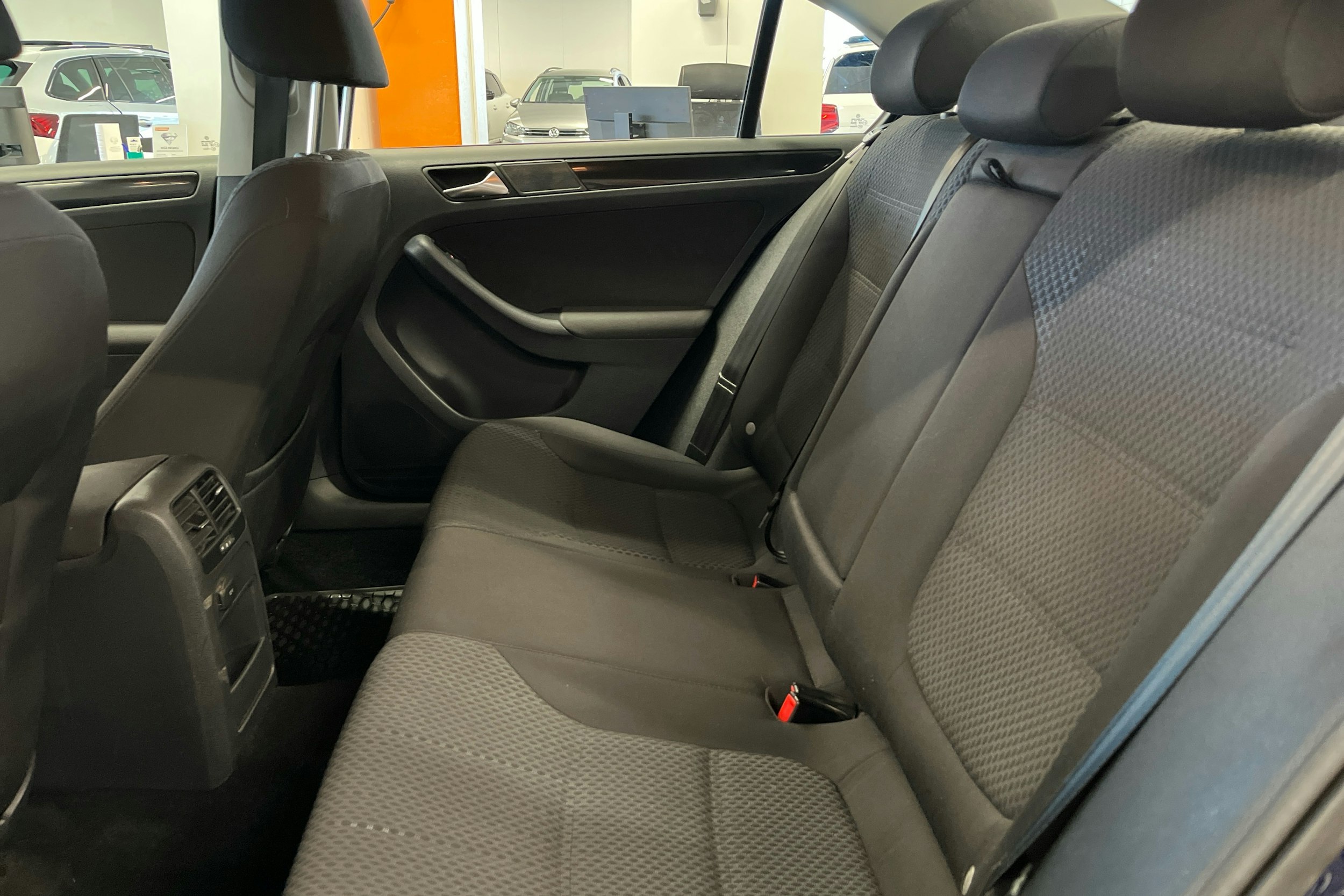 sininen Volkswagen Jetta 2012 kuva 13.