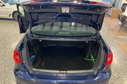 sininen Volkswagen Jetta 2012 kuva 14.