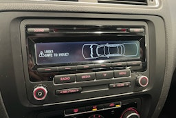 sininen Volkswagen Jetta 2012 kuva 15.