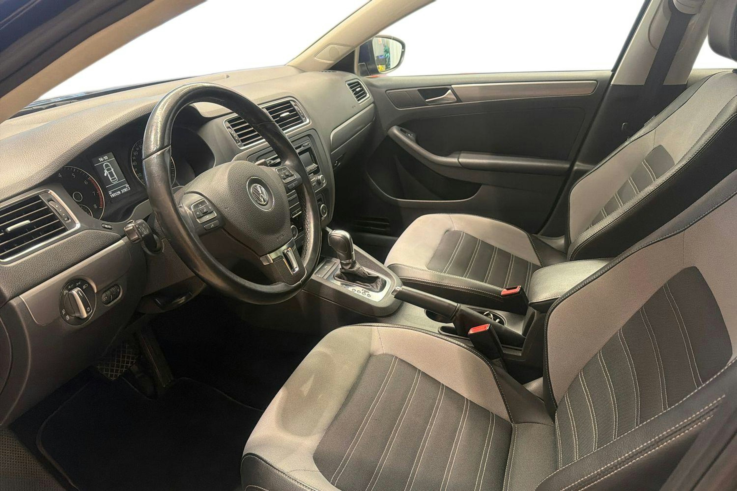 Sininen Volkswagen JETTA 2012 kuva 7.