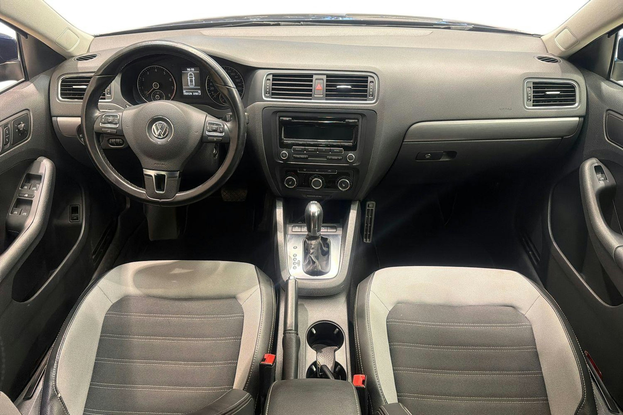 Sininen Volkswagen JETTA 2012 kuva 9.