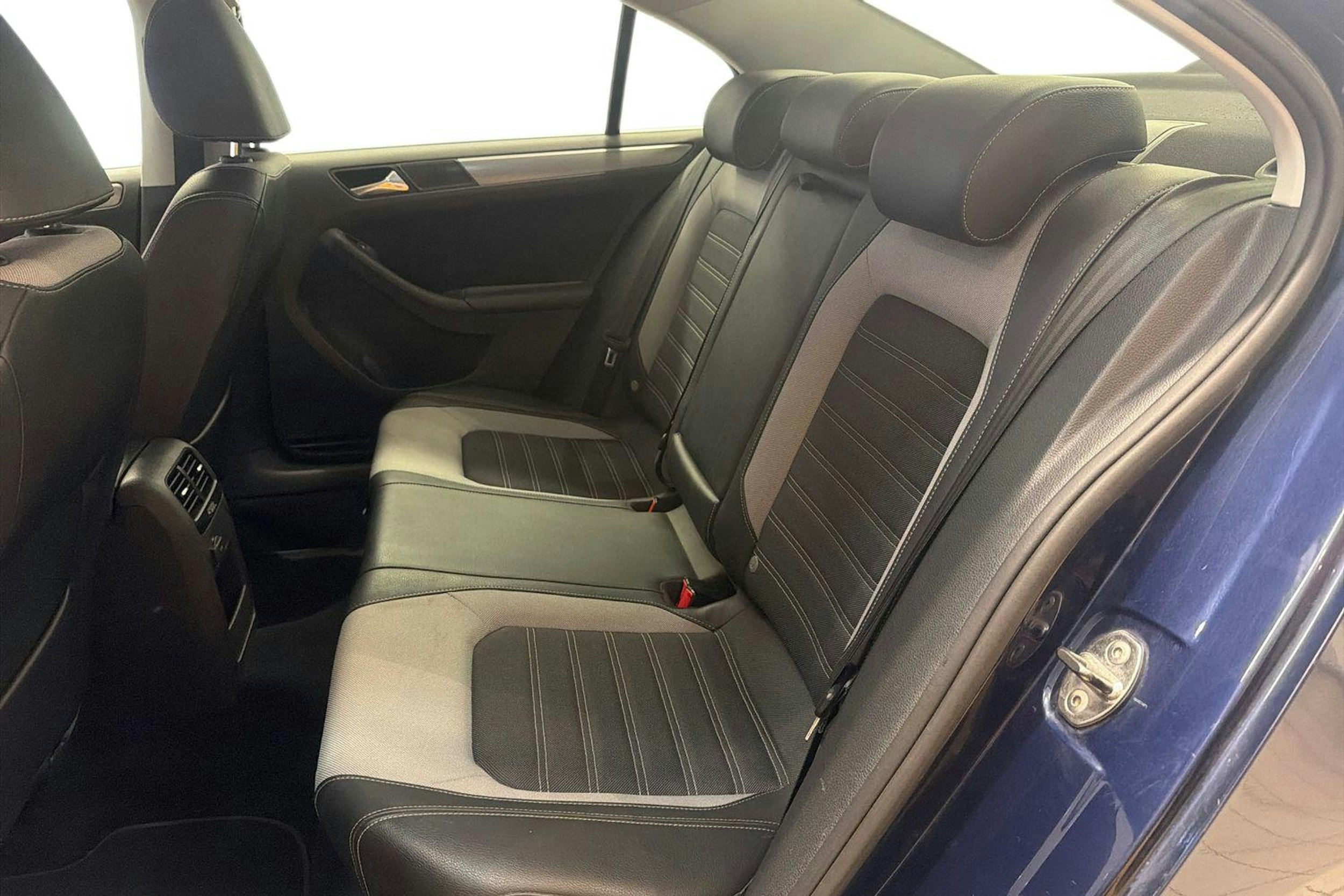 Sininen Volkswagen JETTA 2012 kuva 10.