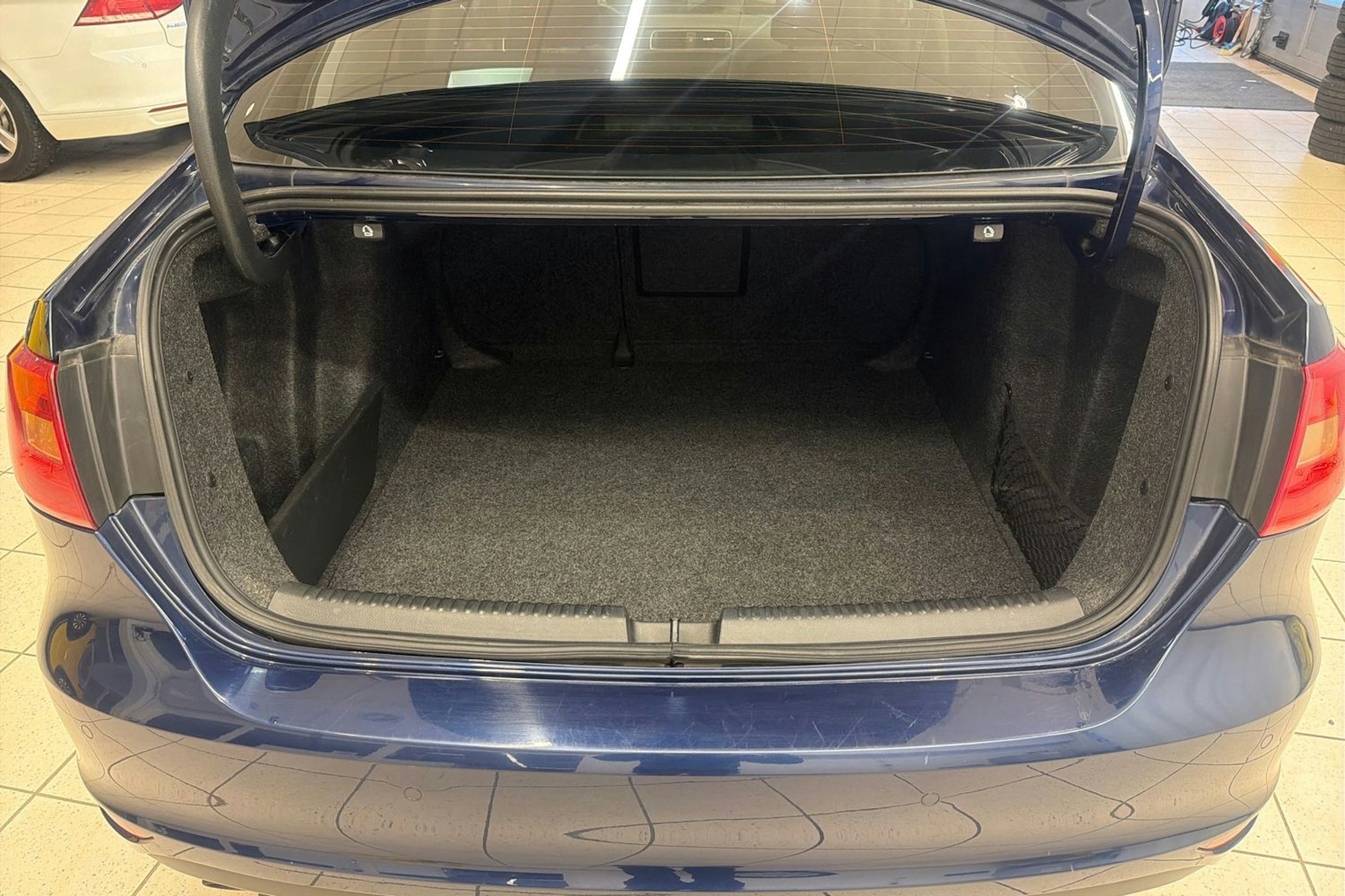 Sininen Volkswagen JETTA 2012 kuva 14.