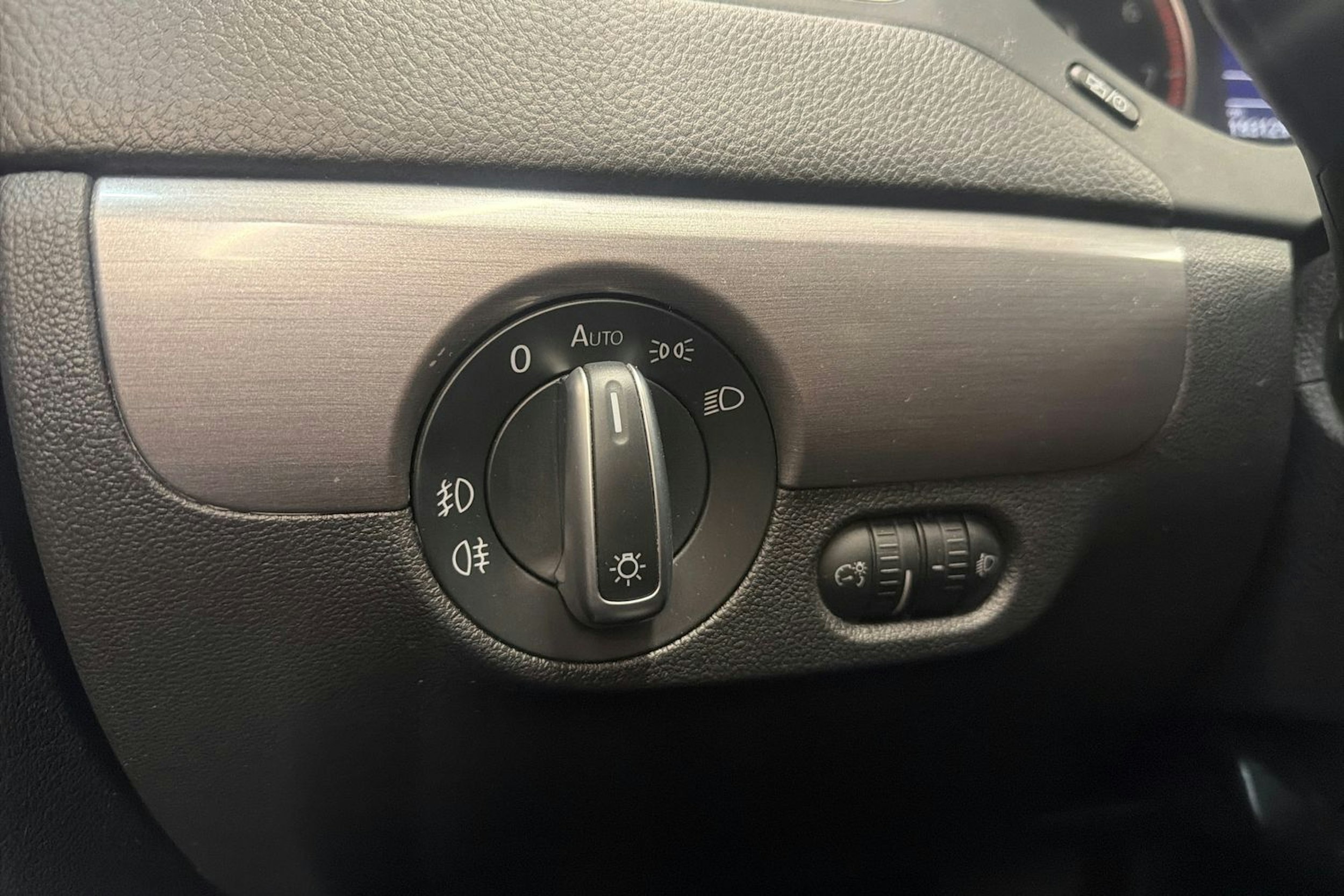 Sininen Volkswagen JETTA 2012 kuva 16.