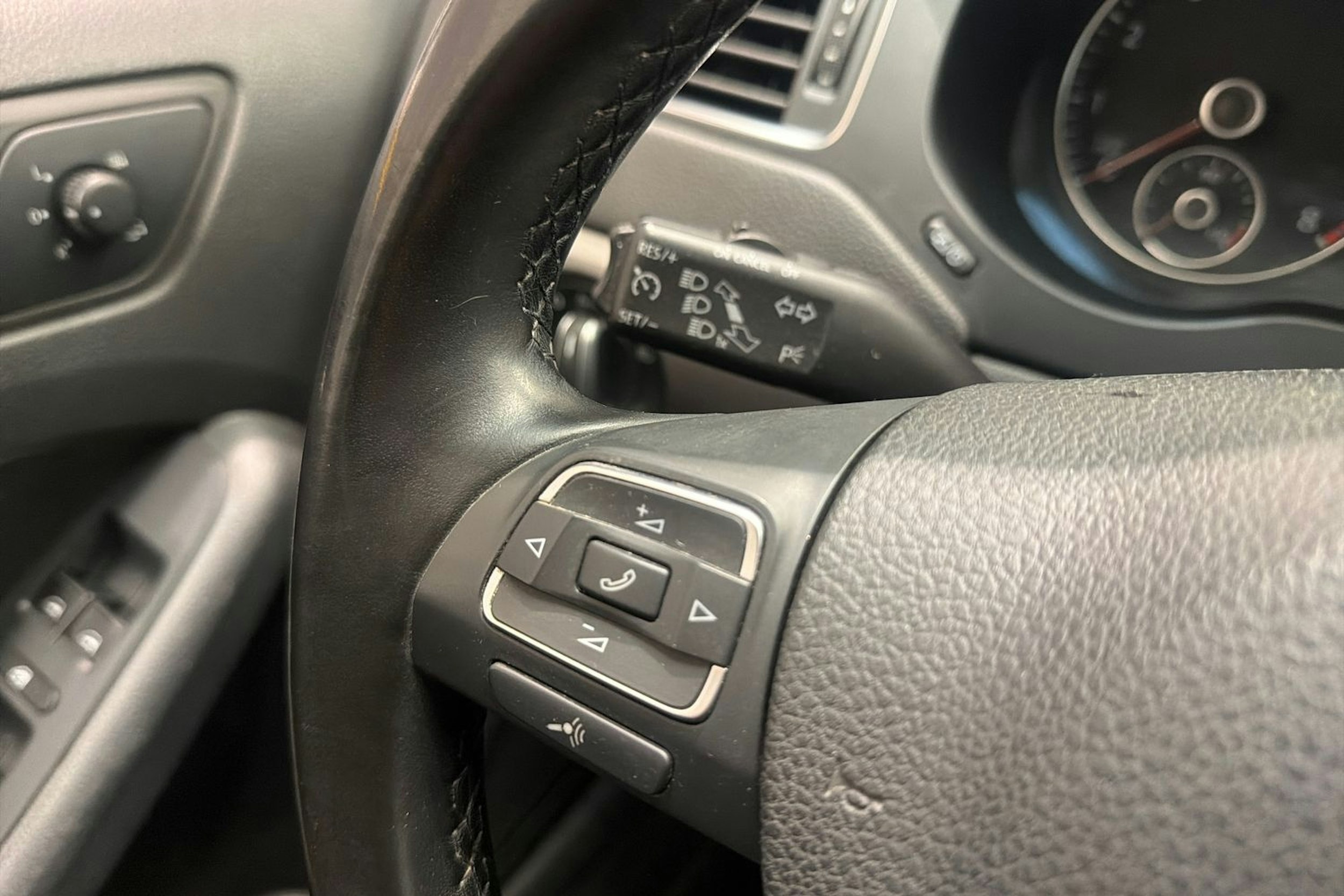 Sininen Volkswagen JETTA 2012 kuva 17.