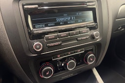 Sininen Volkswagen JETTA 2012 kuva 19.