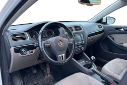 valkoinen Volkswagen Jetta 2012 kuva 3.