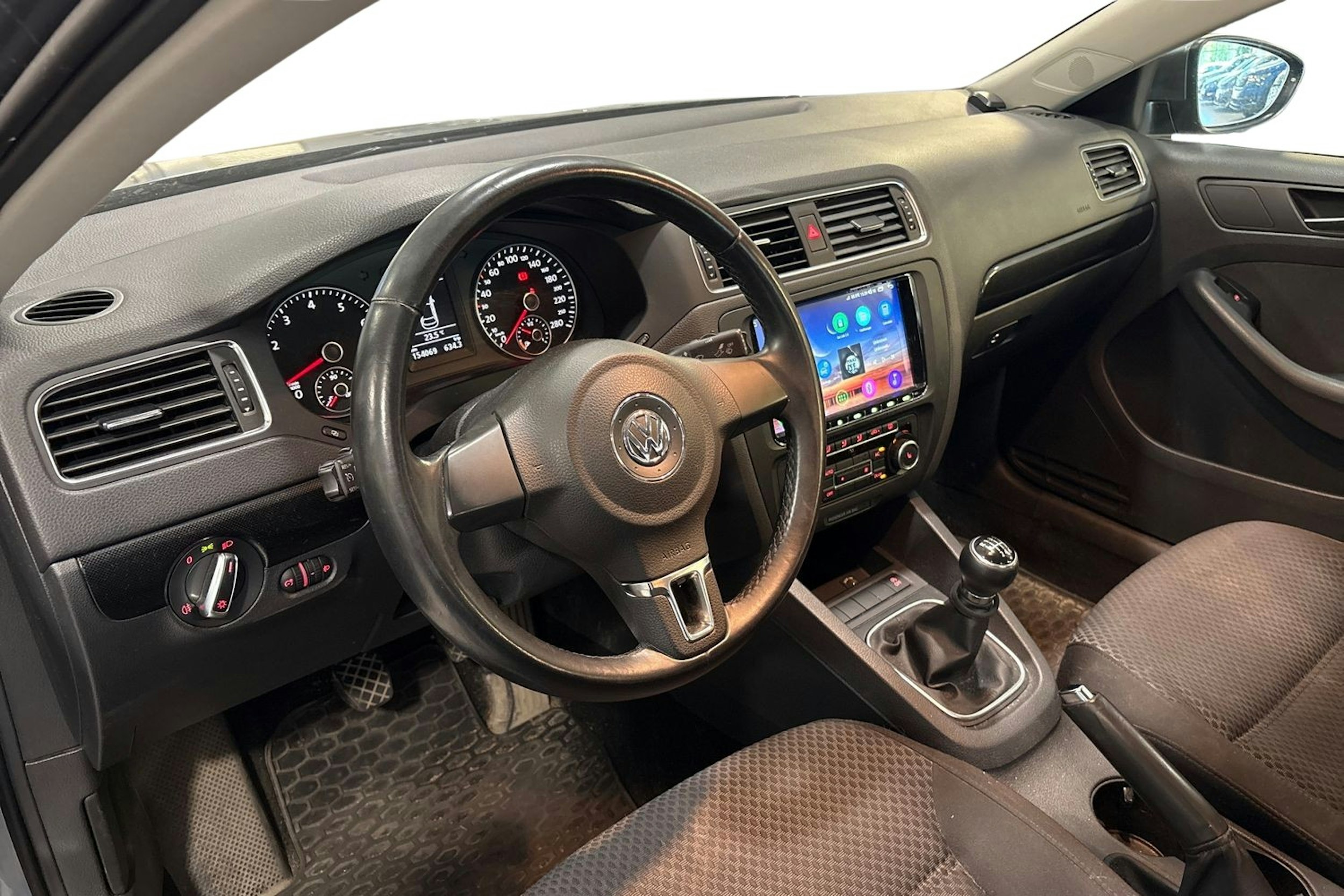 harmaa Volkswagen Jetta 2012 kuva 3.