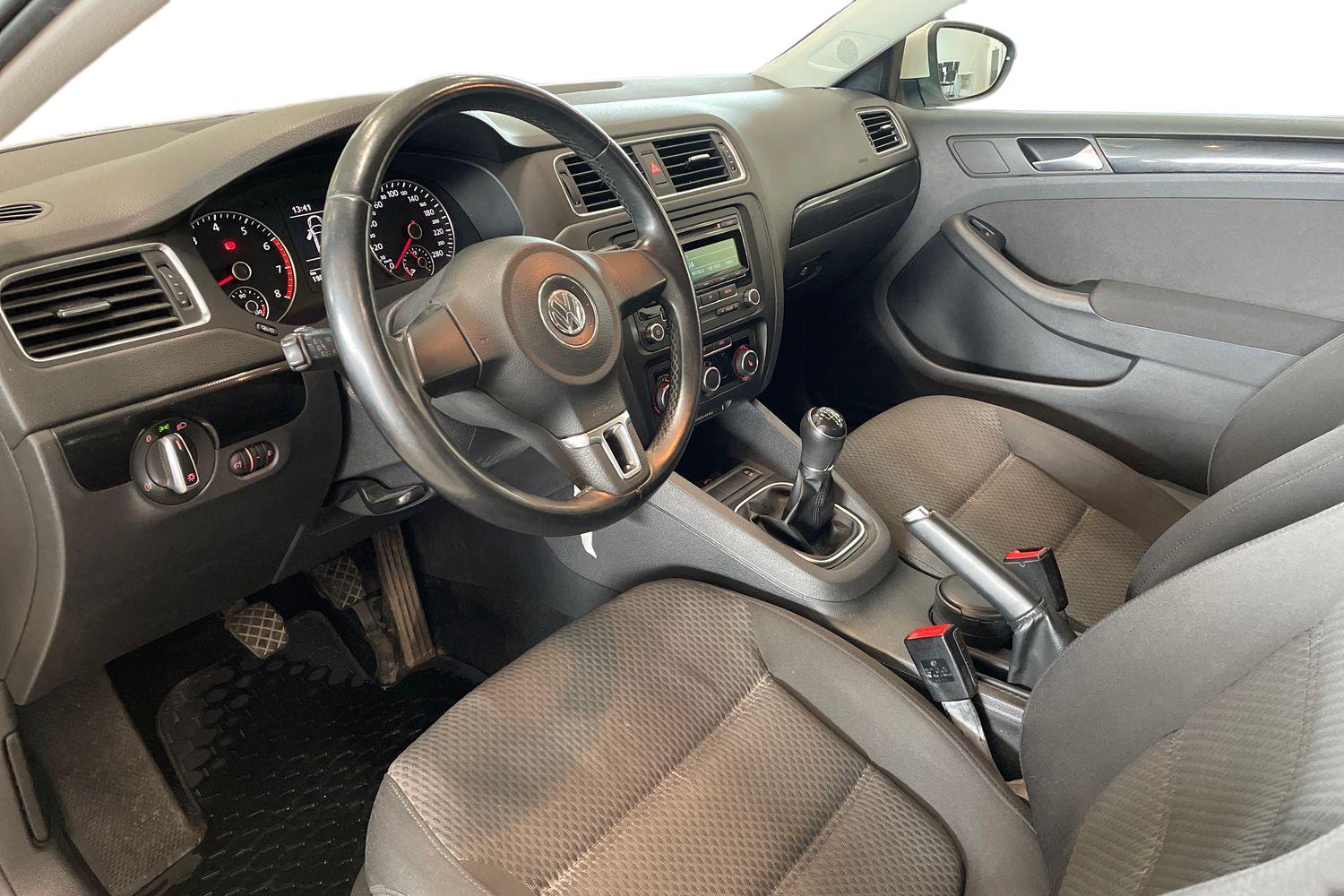 Volkswagen Jetta 2012, kuva 6/24