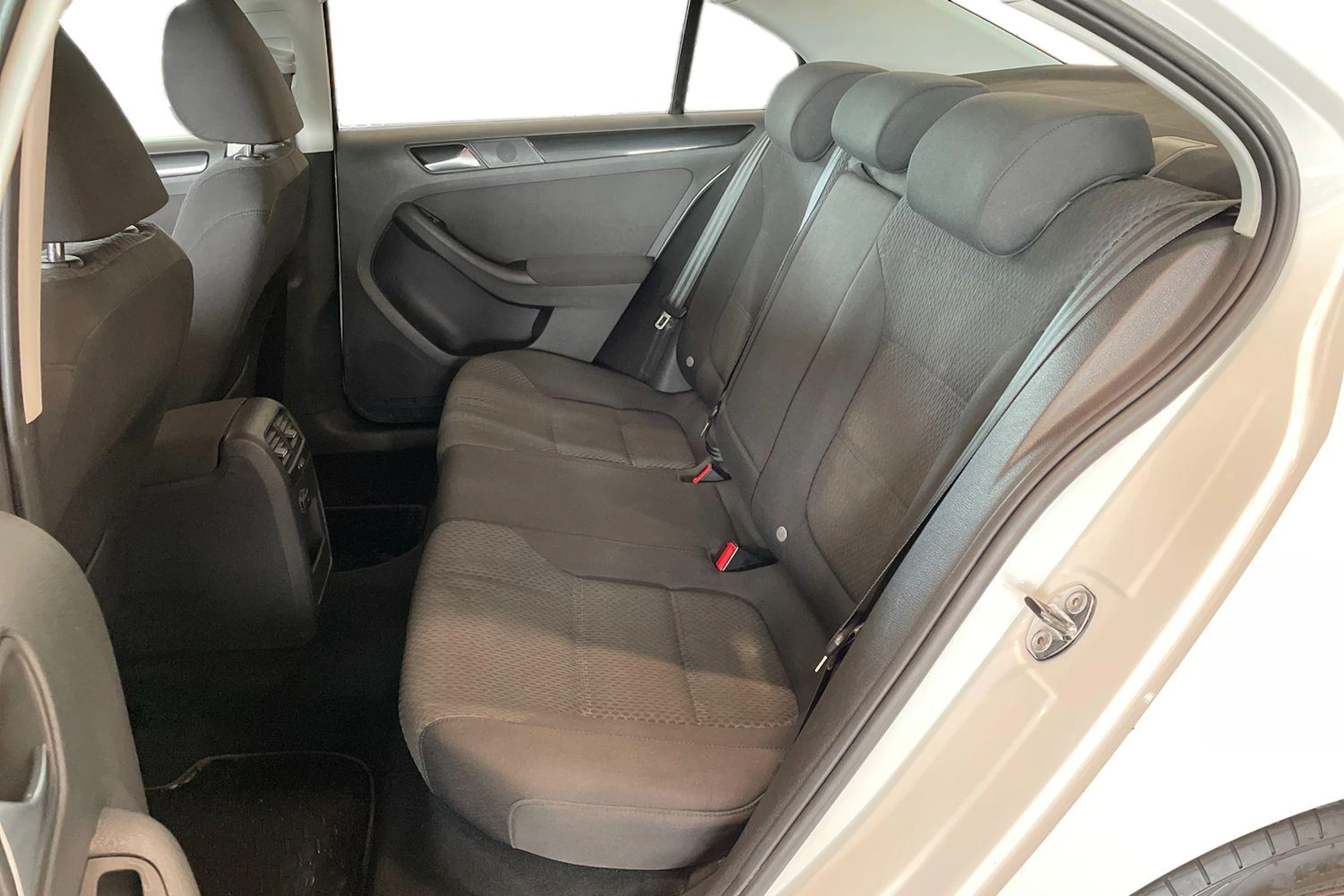 valkoinen Volkswagen Jetta 2012 kuva 11.