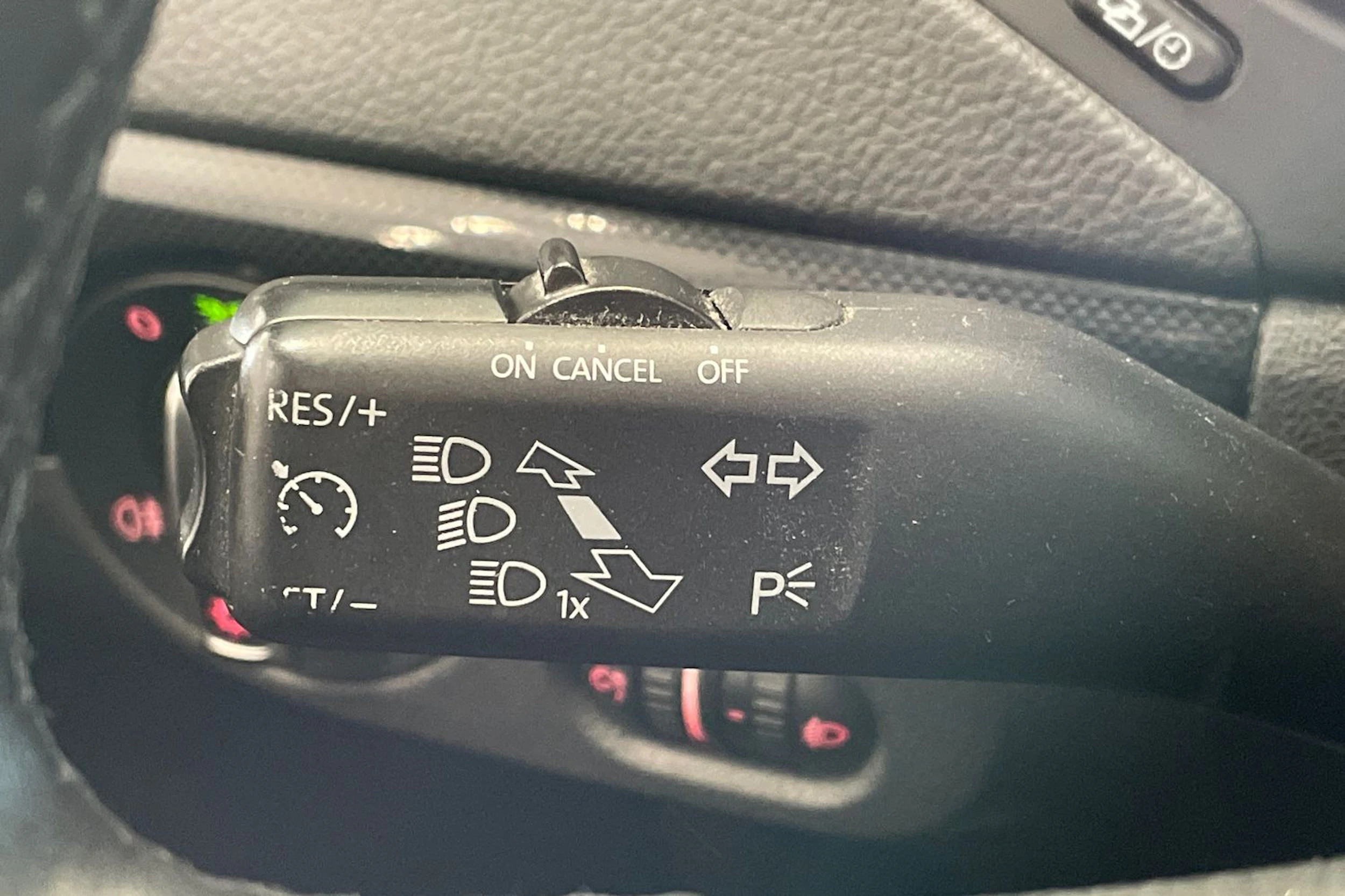 valkoinen Volkswagen Jetta 2012 kuva 18.