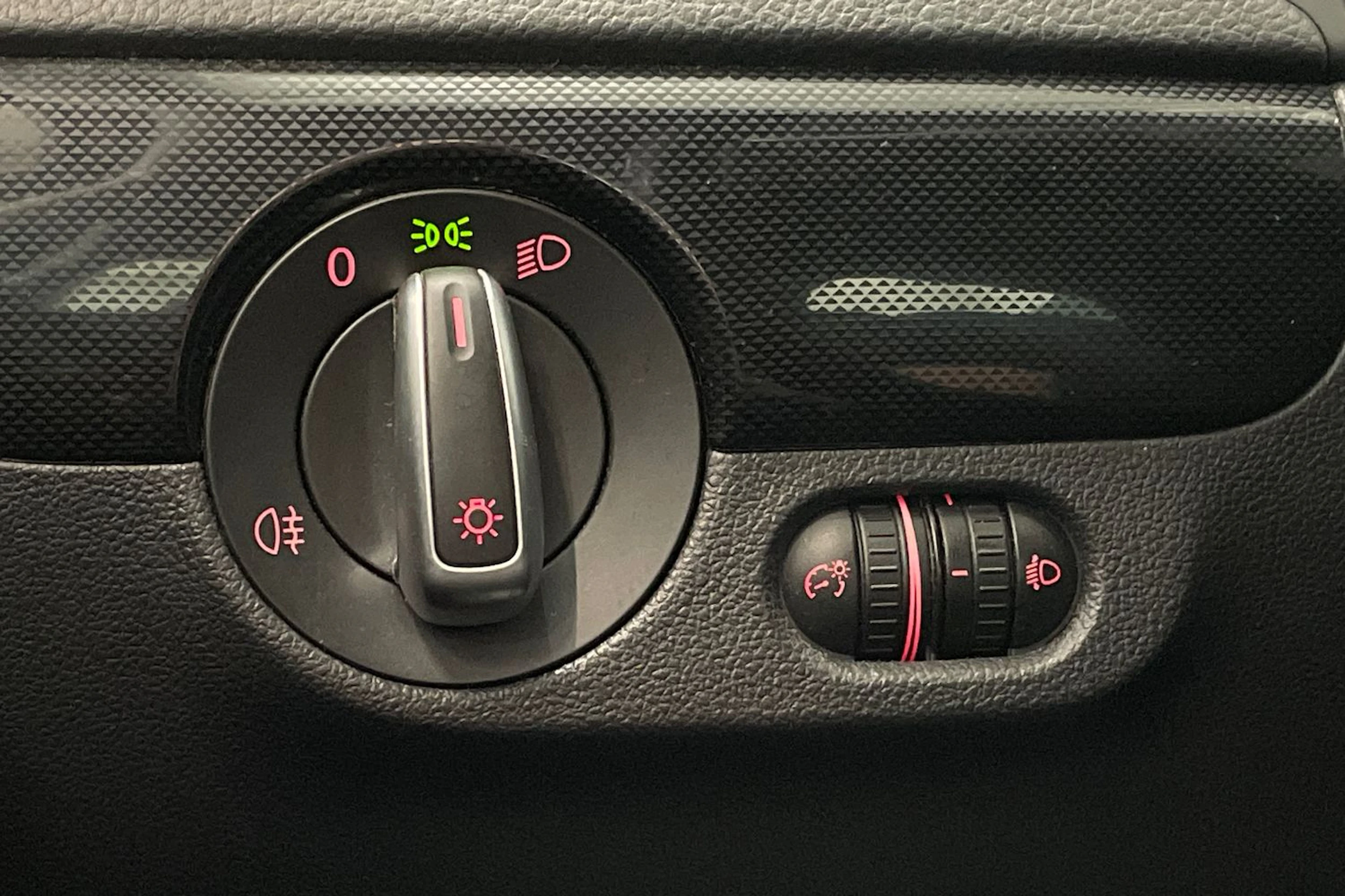 valkoinen Volkswagen Jetta 2012 kuva 19.