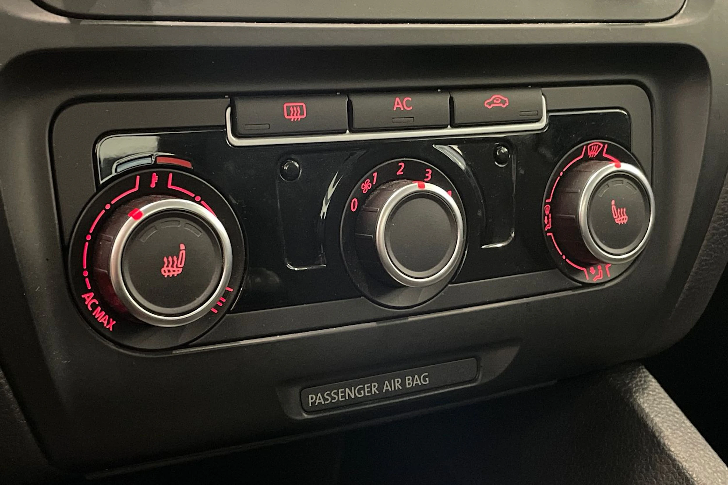 valkoinen Volkswagen Jetta 2012 kuva 22.